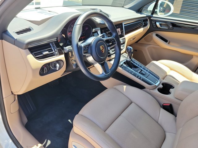 Certified 2020 Porsche Macan AWD/4WD image 4