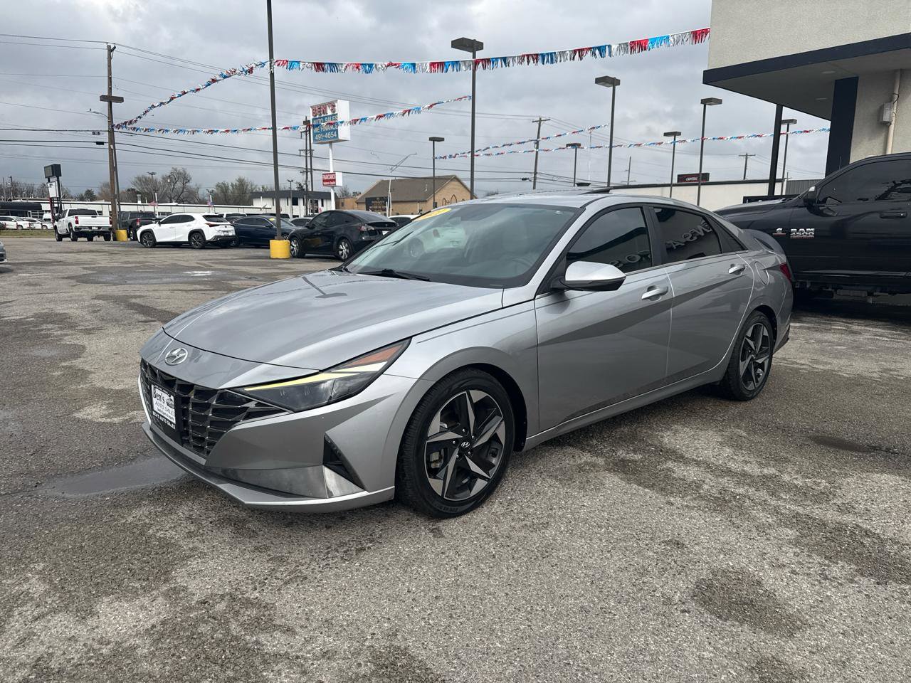 Used 2021 Hyundai Elantra Limited image 2