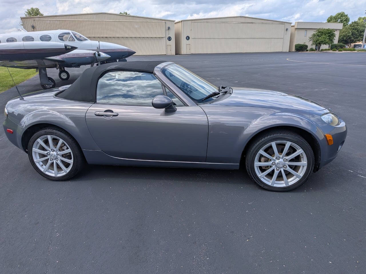 Used 2008 MAZDA MX-5 Miata Grand Touring w/ Premium Pkg RWD image 6