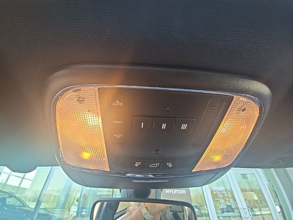 Used 2018 Jeep Grand Cherokee Trailhawk AWD/4WD image 16