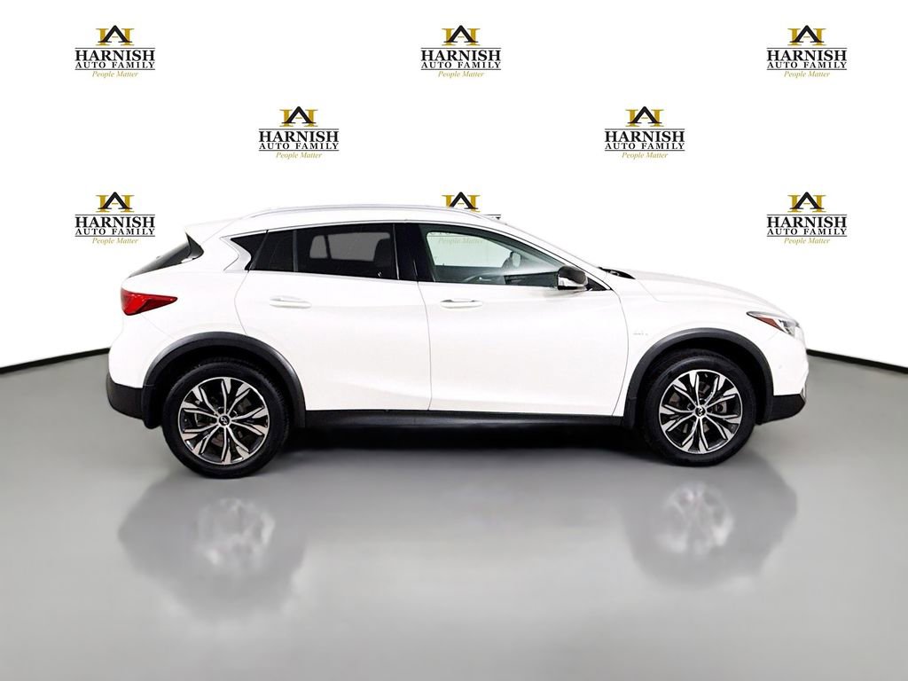 Used 2018 INFINITI QX30 Premium w/ Navigation Package image 8