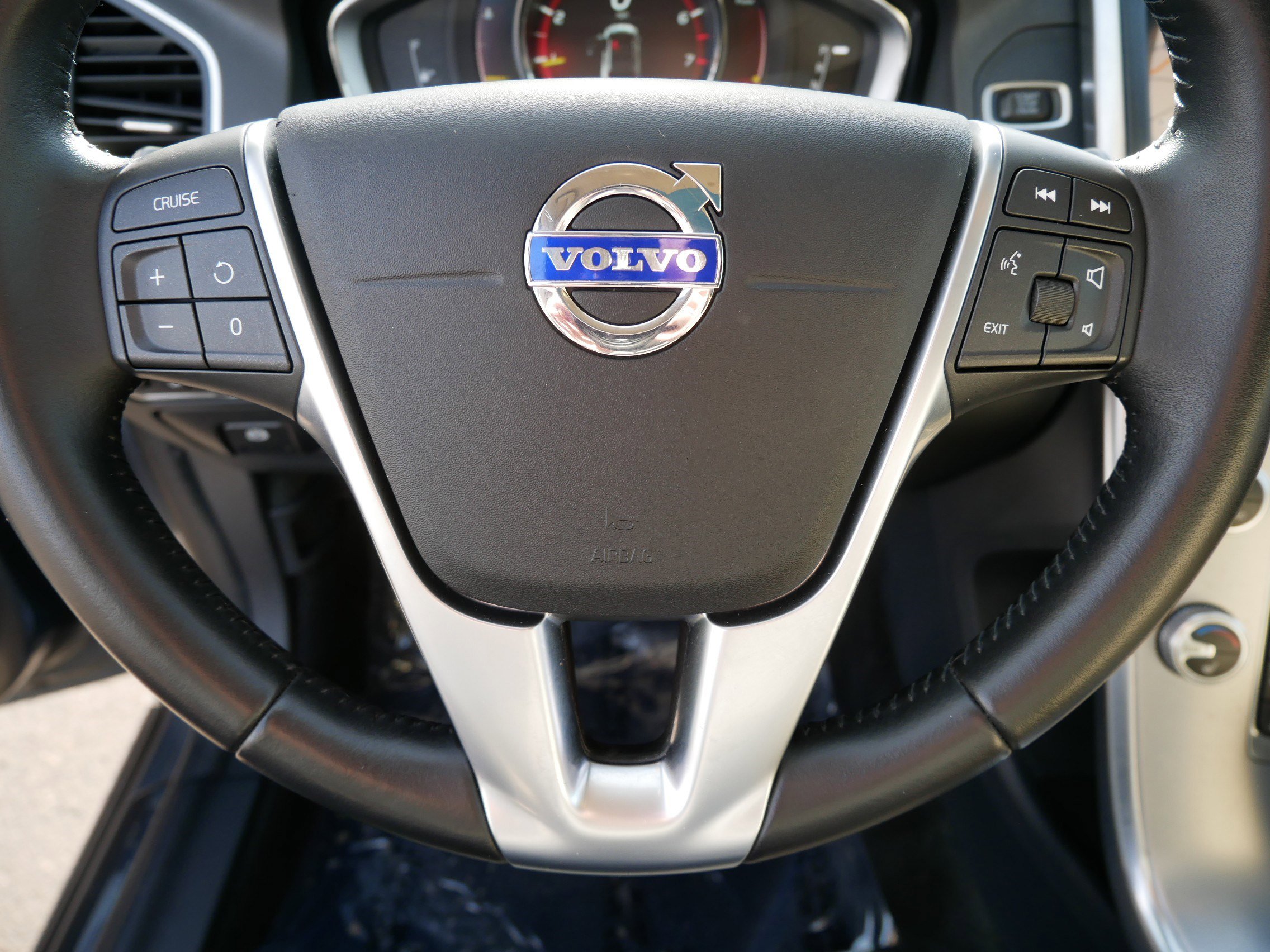 Used 2017 Volvo XC60 T6 Dynamic w/ Preferred Option Package image 25