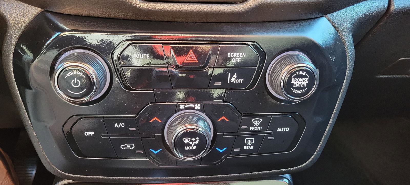 Used 2022 Jeep Renegade Altitude w/ Convenience Group image 17