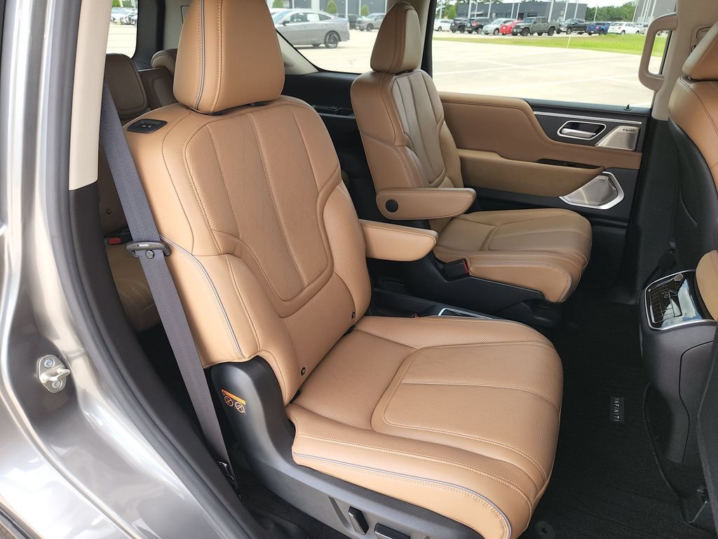 Used 2025 INFINITI QX80 Sensory AWD/4WD image 16