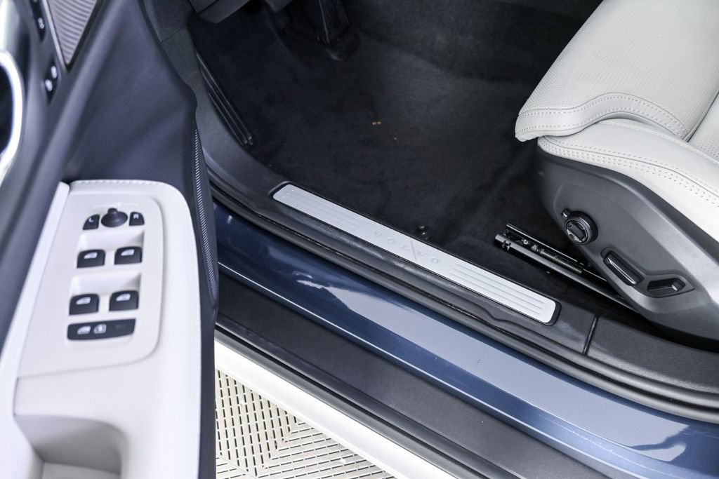 Used 2025 Volvo V60 B5 Cross Country Ultra image 9