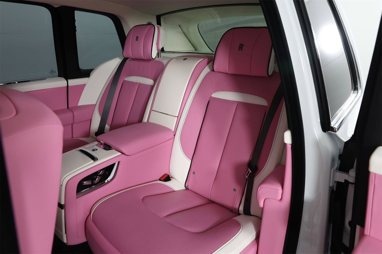 New 2025 Rolls-Royce Cullinan w/ Dynamic Package image 37