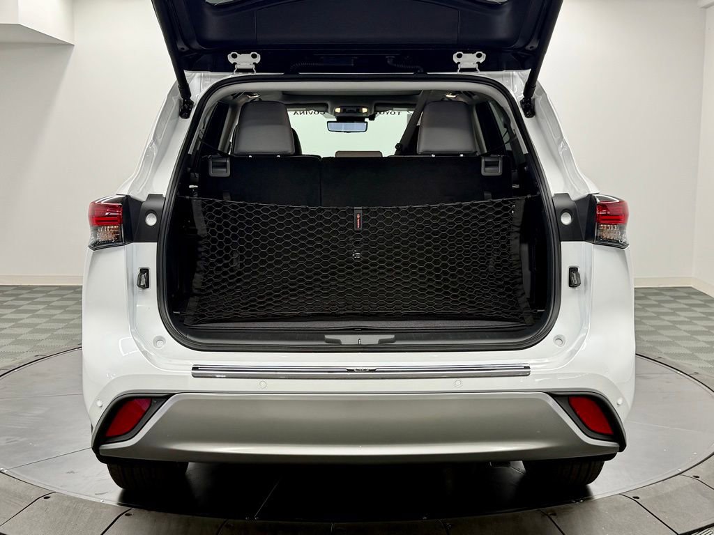 Used 2026 Toyota Highlander Platinum image 13
