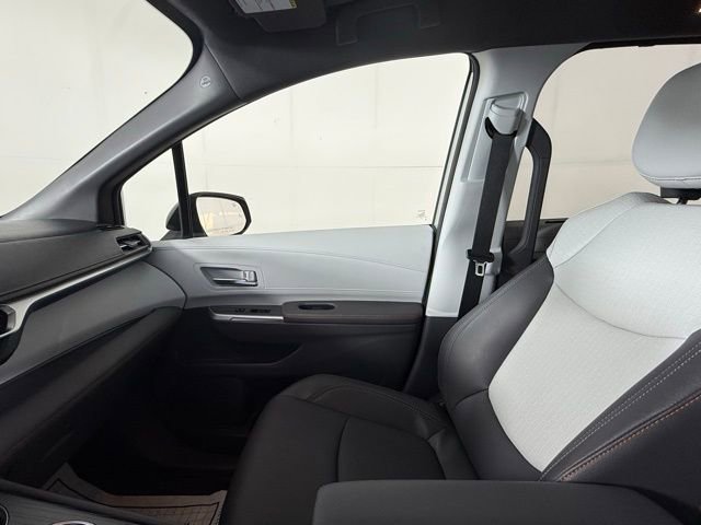 Used 2023 Toyota Sienna XSE image 19