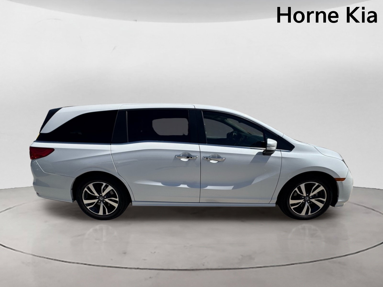 Used 2024 Honda Odyssey Touring image 3