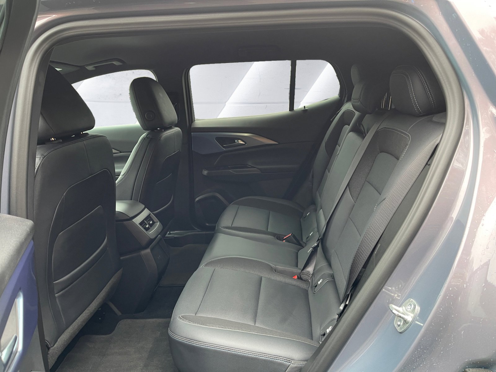 Used 2025 Chevrolet Equinox EV LT w/ Convenience Package image 14