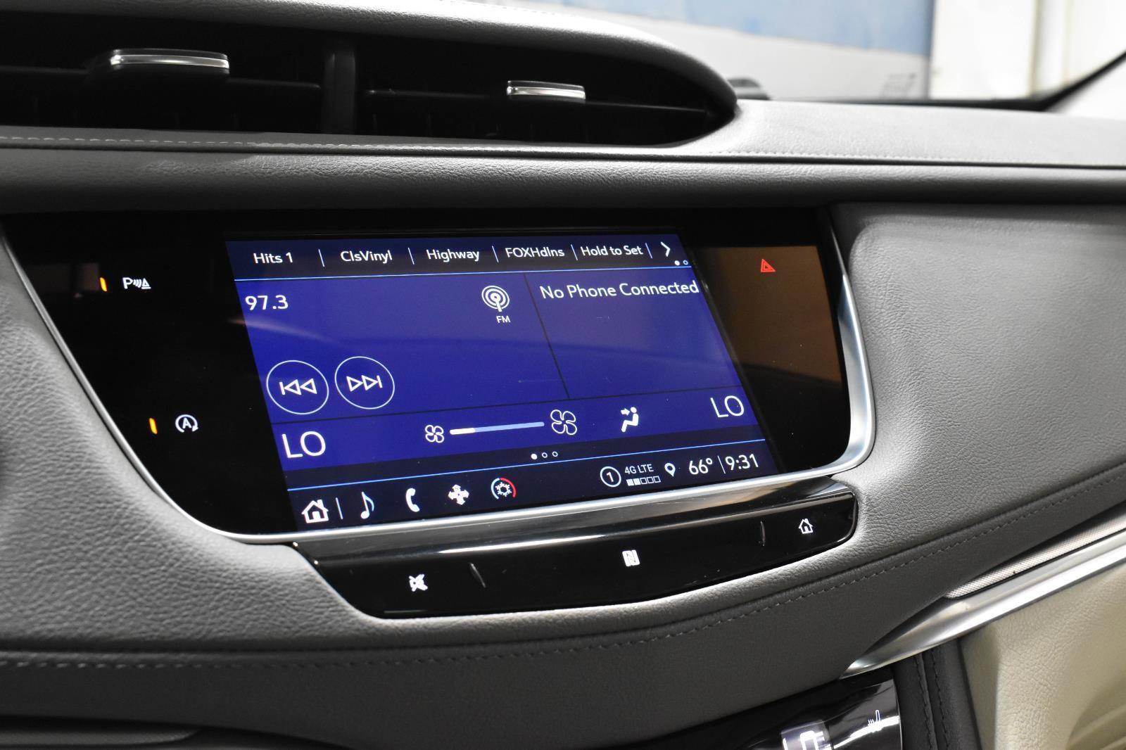 Used 2021 Cadillac XT5 Premium Luxury w/ LPO, Floor Liner Package FWD image 15