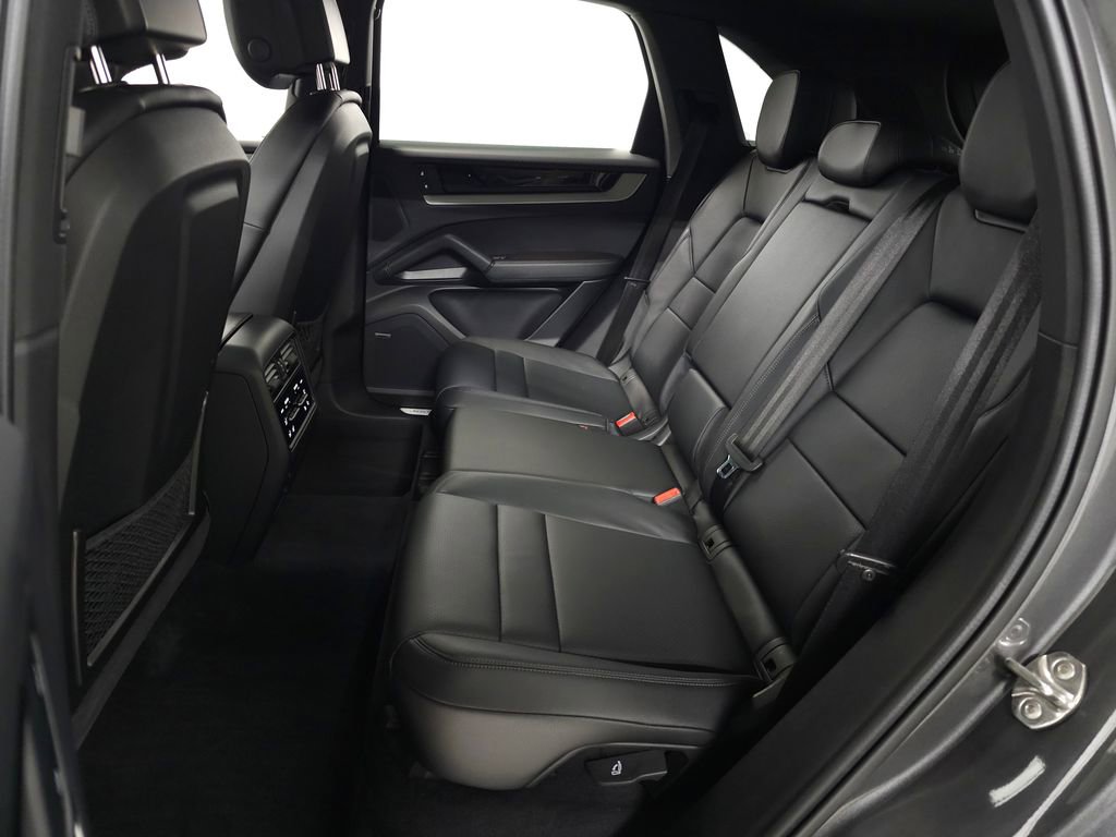 Used 2024 Porsche Cayenne AWD/4WD image 39