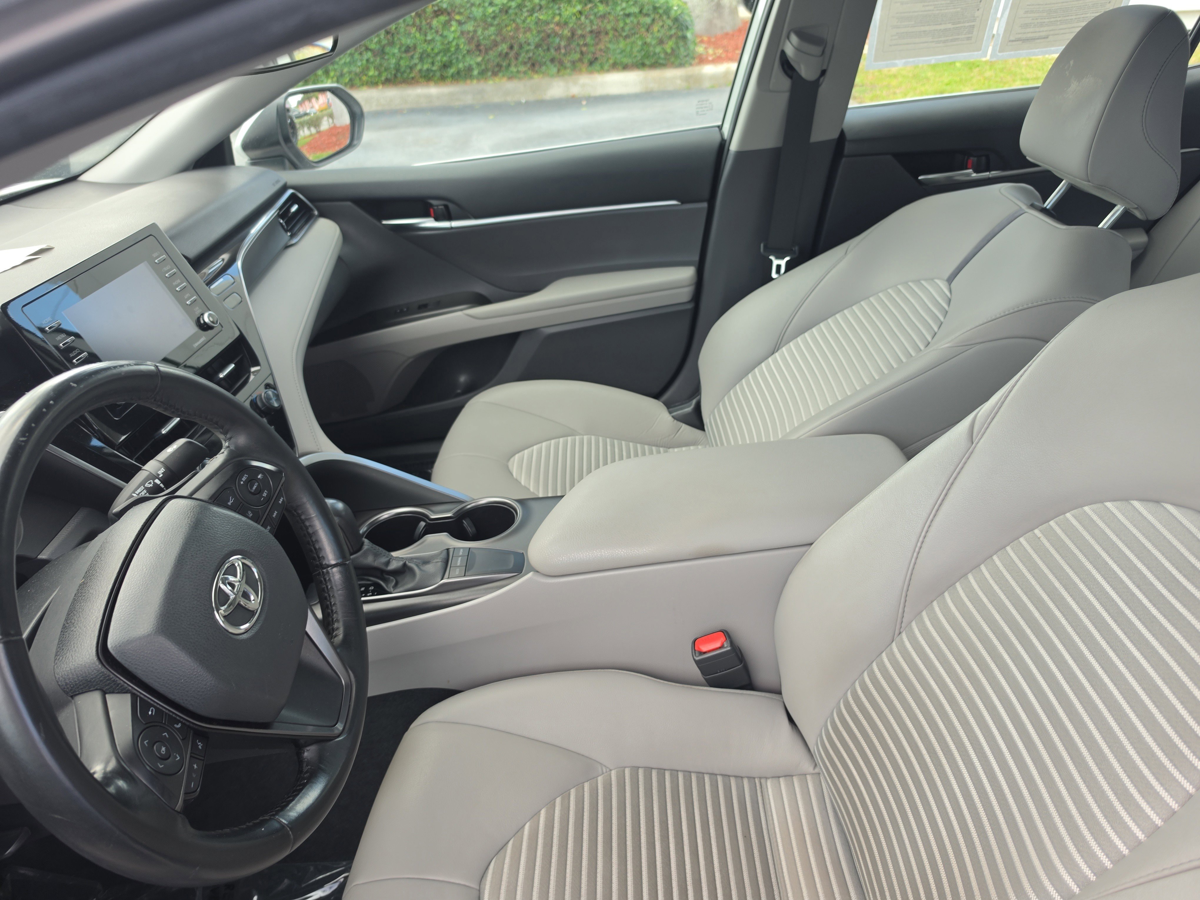 Used 2024 Toyota Camry SE image 15