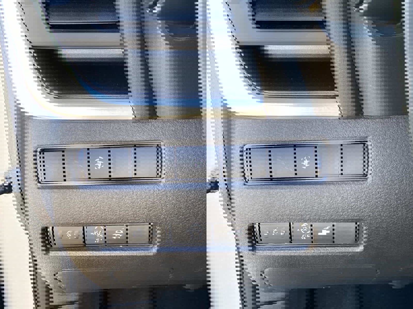 Used 2024 Nissan Rogue SV image 22