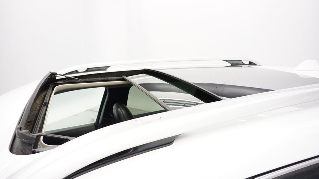 Used 2016 Jeep Cherokee Overland w/ Technology Group image 38