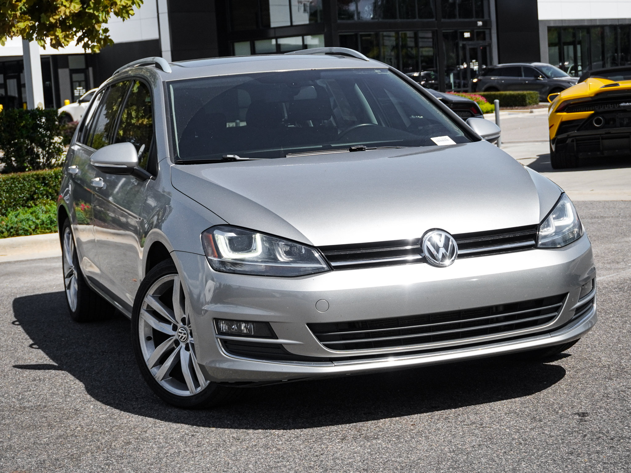 Used 2015 Volkswagen Golf TDI SEL w/ Lighting Package (SEL) FWD image 2