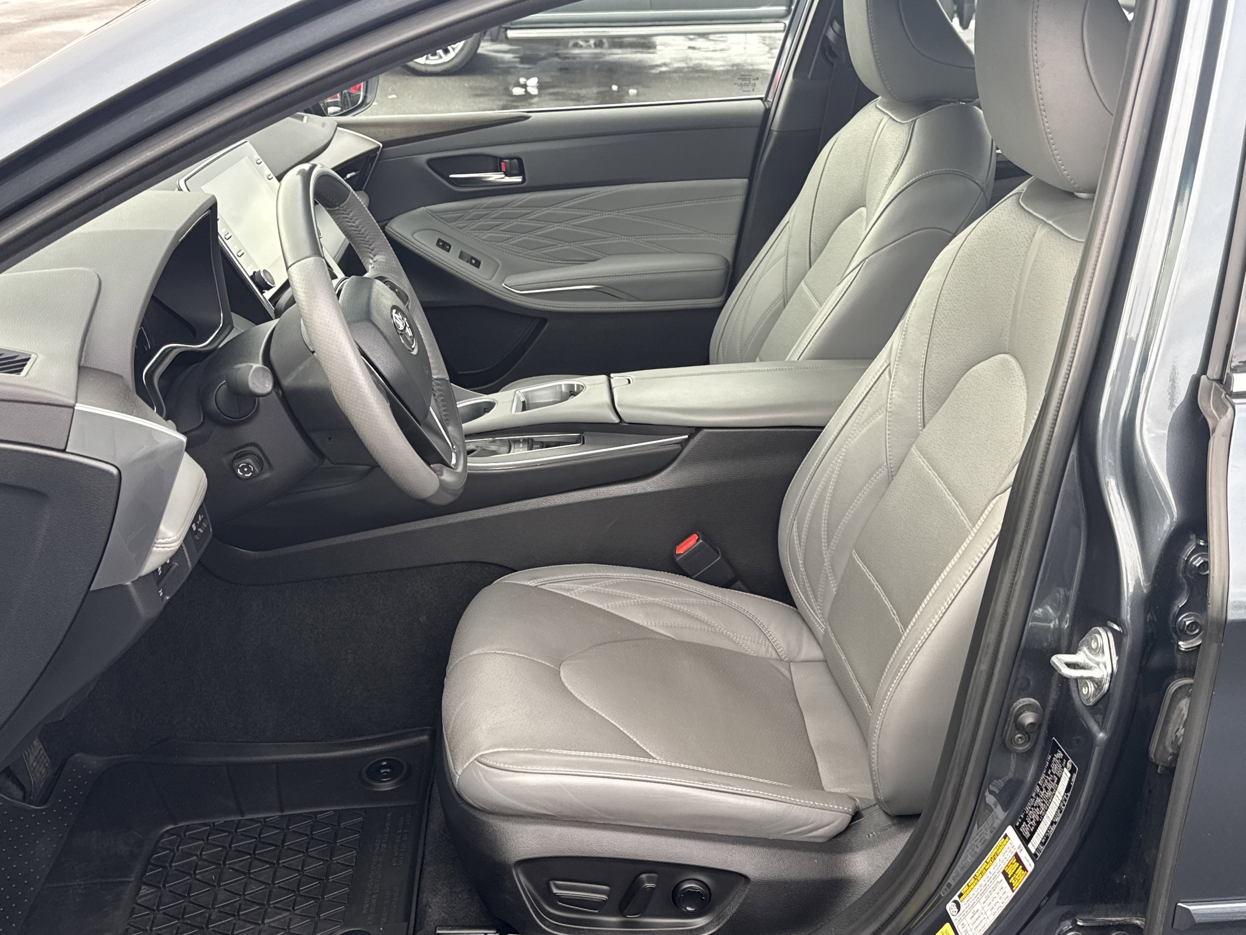 Used 2022 Toyota Avalon Limited image 20