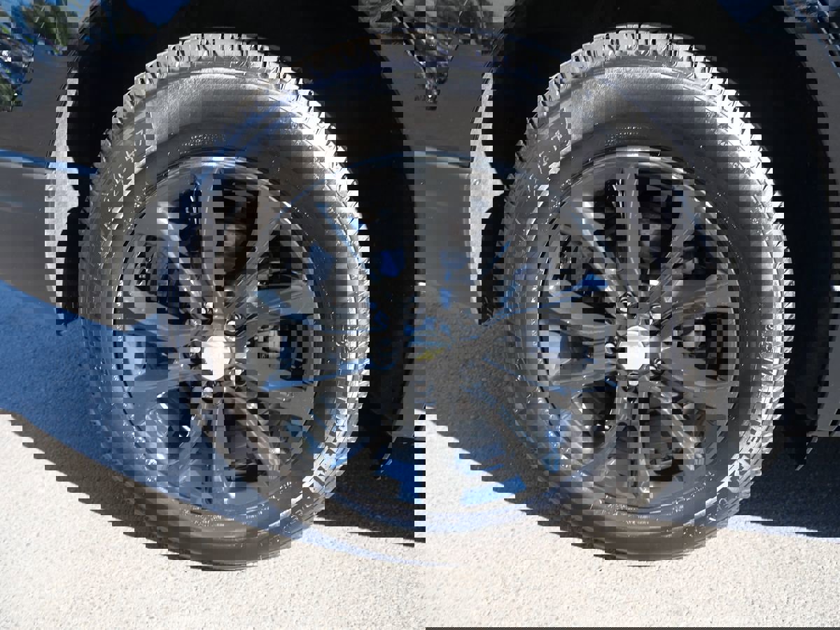 Used 2021 Chevrolet Equinox LS image 39