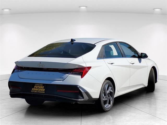 New 2025 Hyundai Elantra Limited image 3