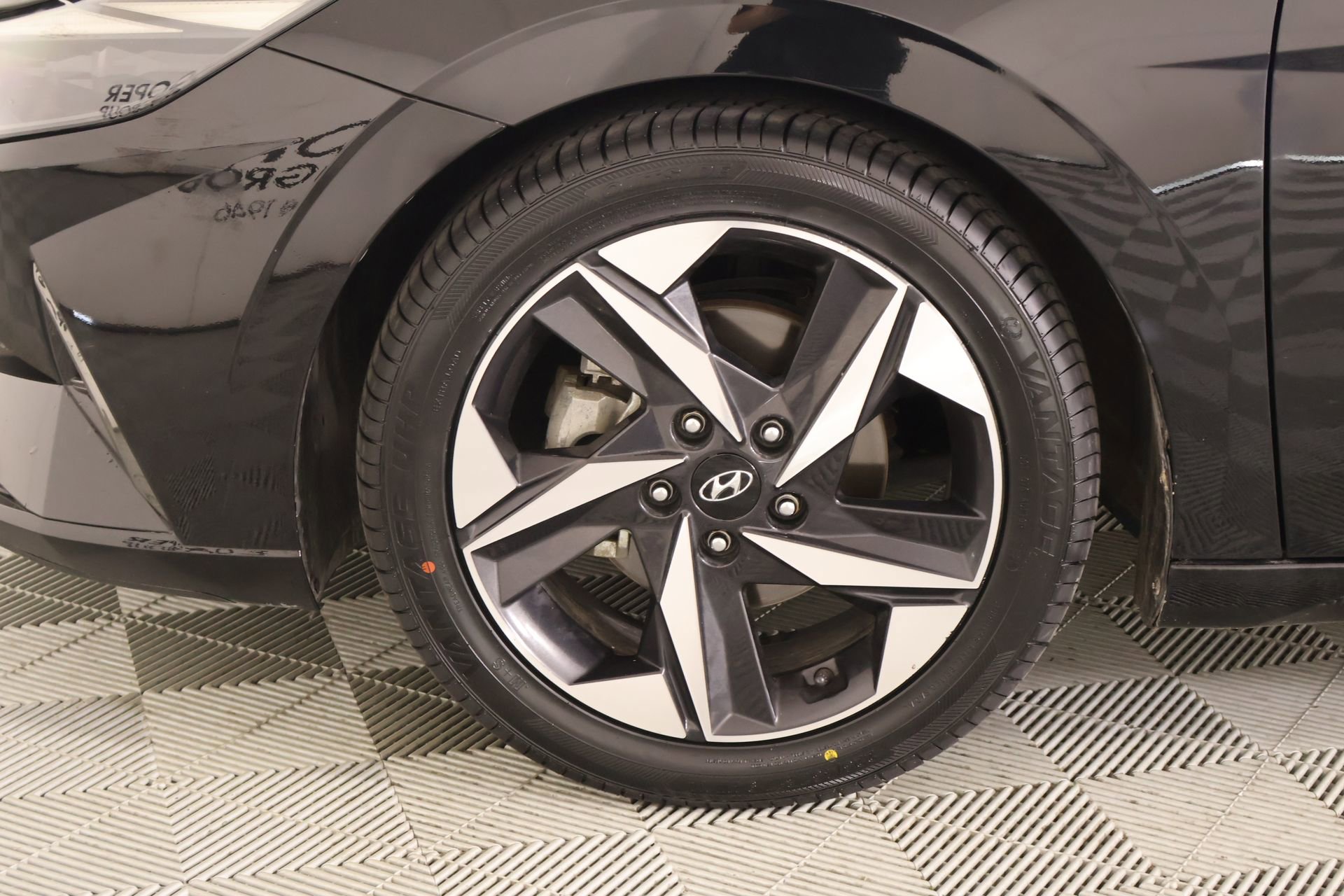 Used 2021 Hyundai Elantra Limited w/ Cargo Package image 19