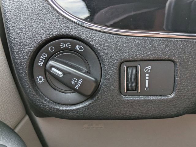 Used 2020 Dodge Grand Caravan SXT image 24