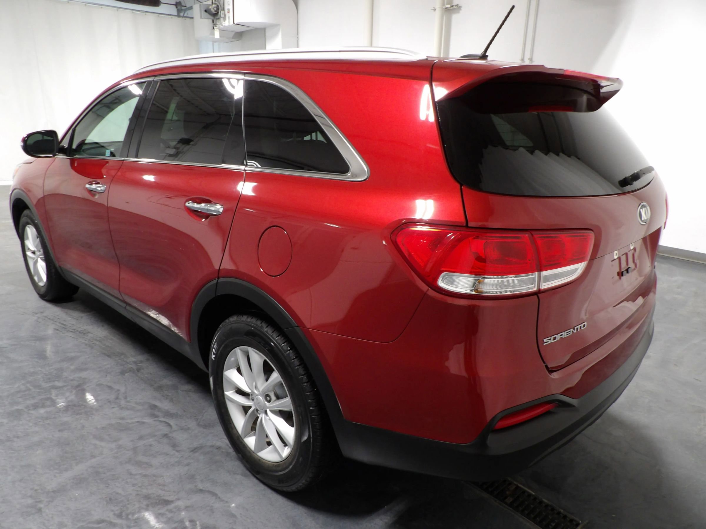 Used 2017 Kia Sorento LX Sport Utility 4D image 7