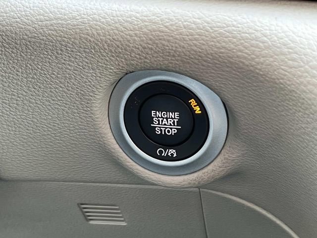 Used 2024 Chrysler Pacifica Limited image 36