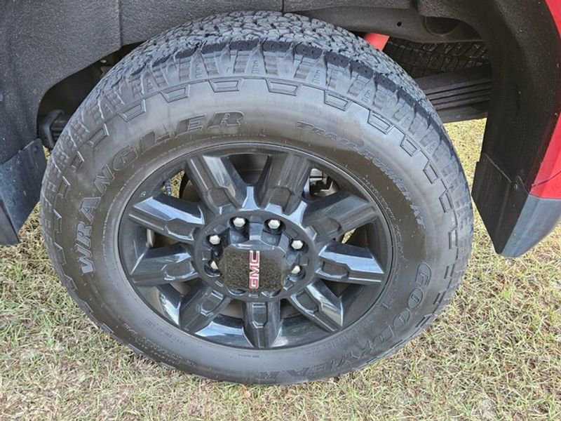 Used 2024 GMC Sierra 2500 AT4 w/ AT4 Premium Plus Package image 7
