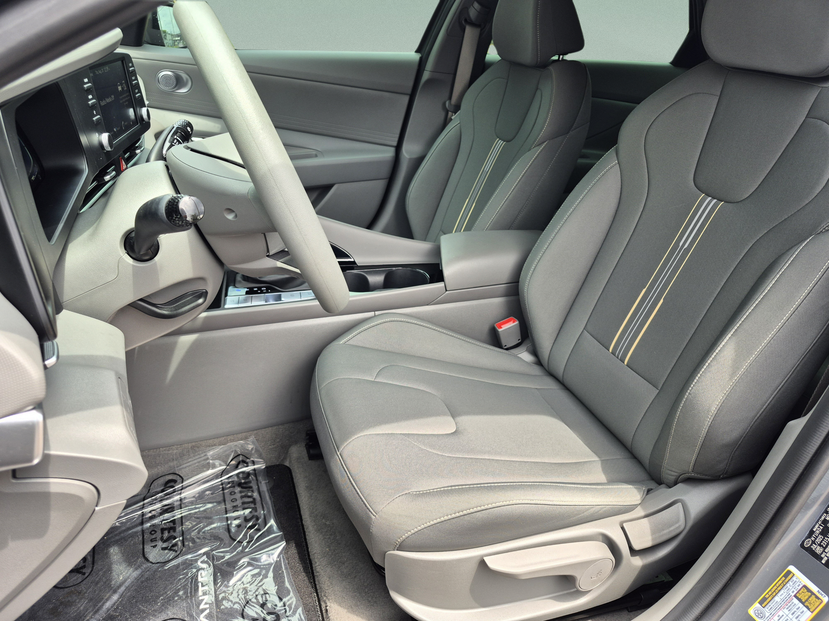 Certified 2025 Hyundai Elantra Hybrid FWD image 18