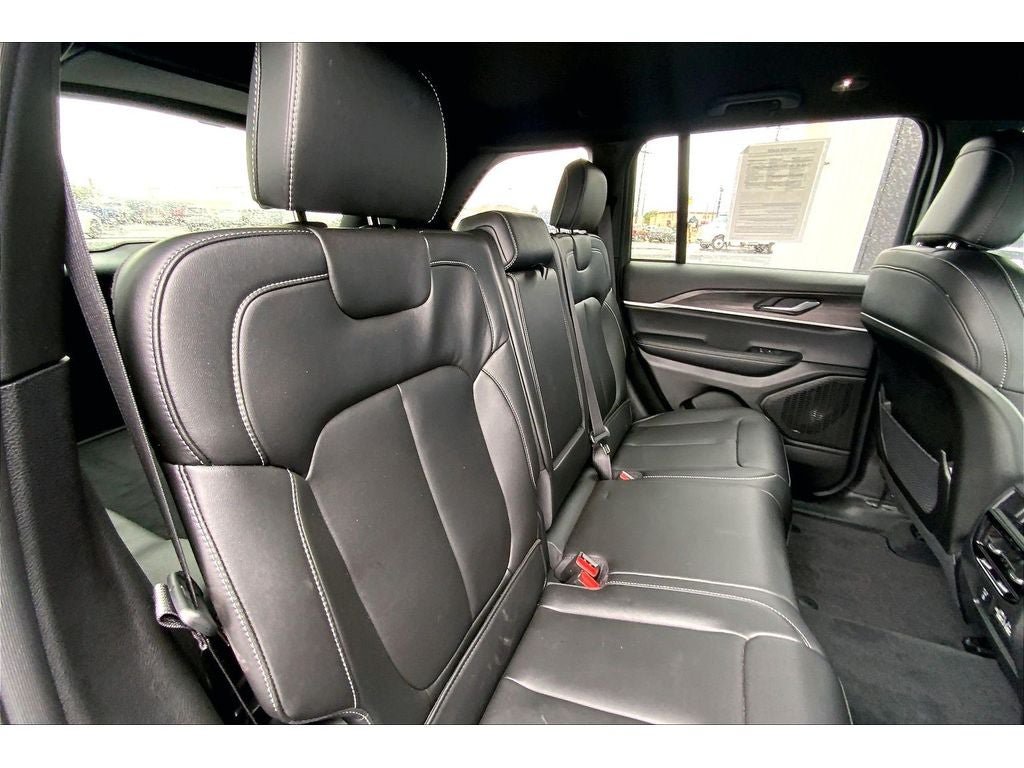 Used 2025 Jeep Grand Cherokee Limited w/ Trailer Tow Package AWD/4WD image 28