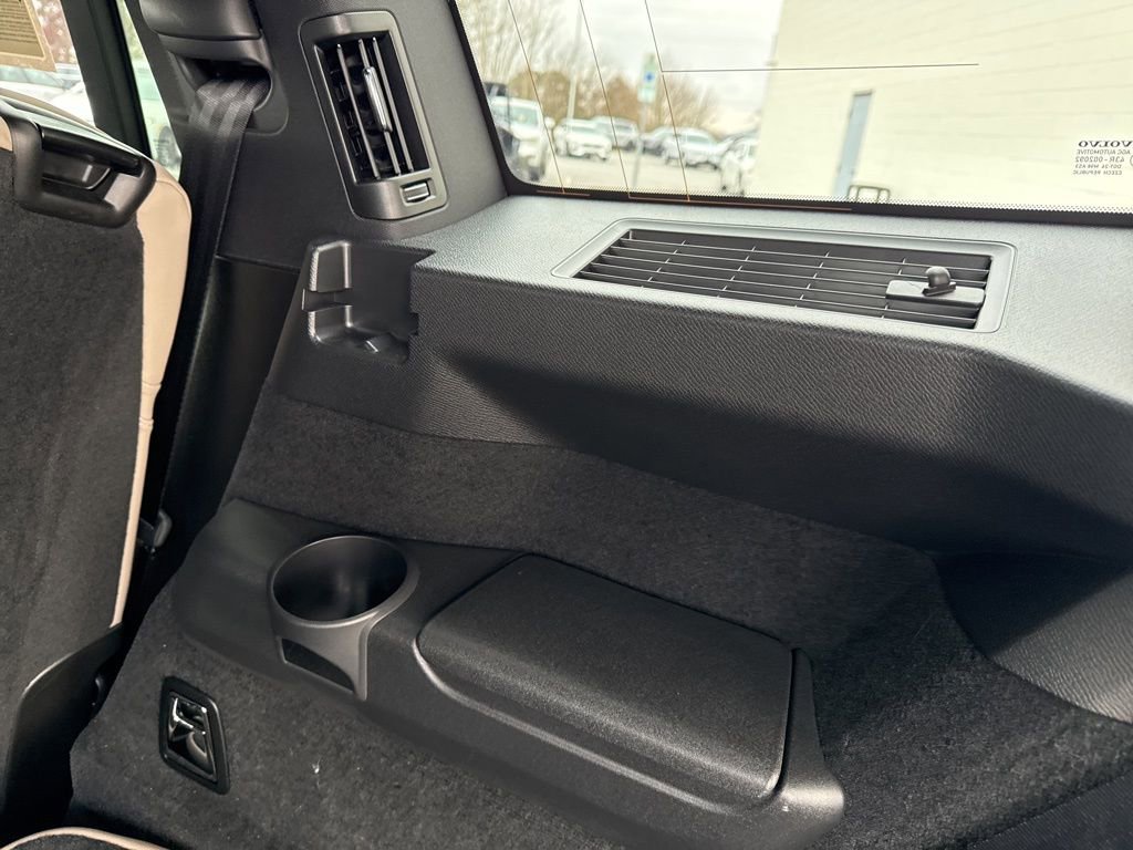 Used 2025 Volvo XC90 B6 Plus image 16