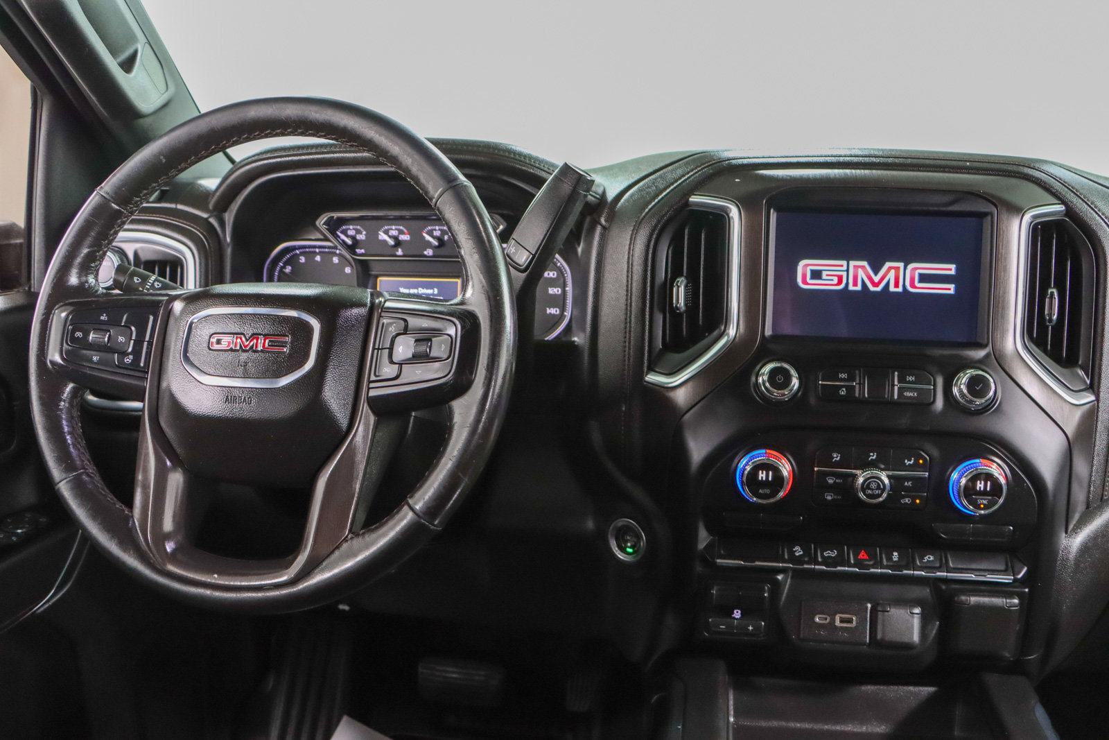 Used 2022 GMC Sierra 2500 AT4 w/ Snow Plow Prep/Camper Package image 18