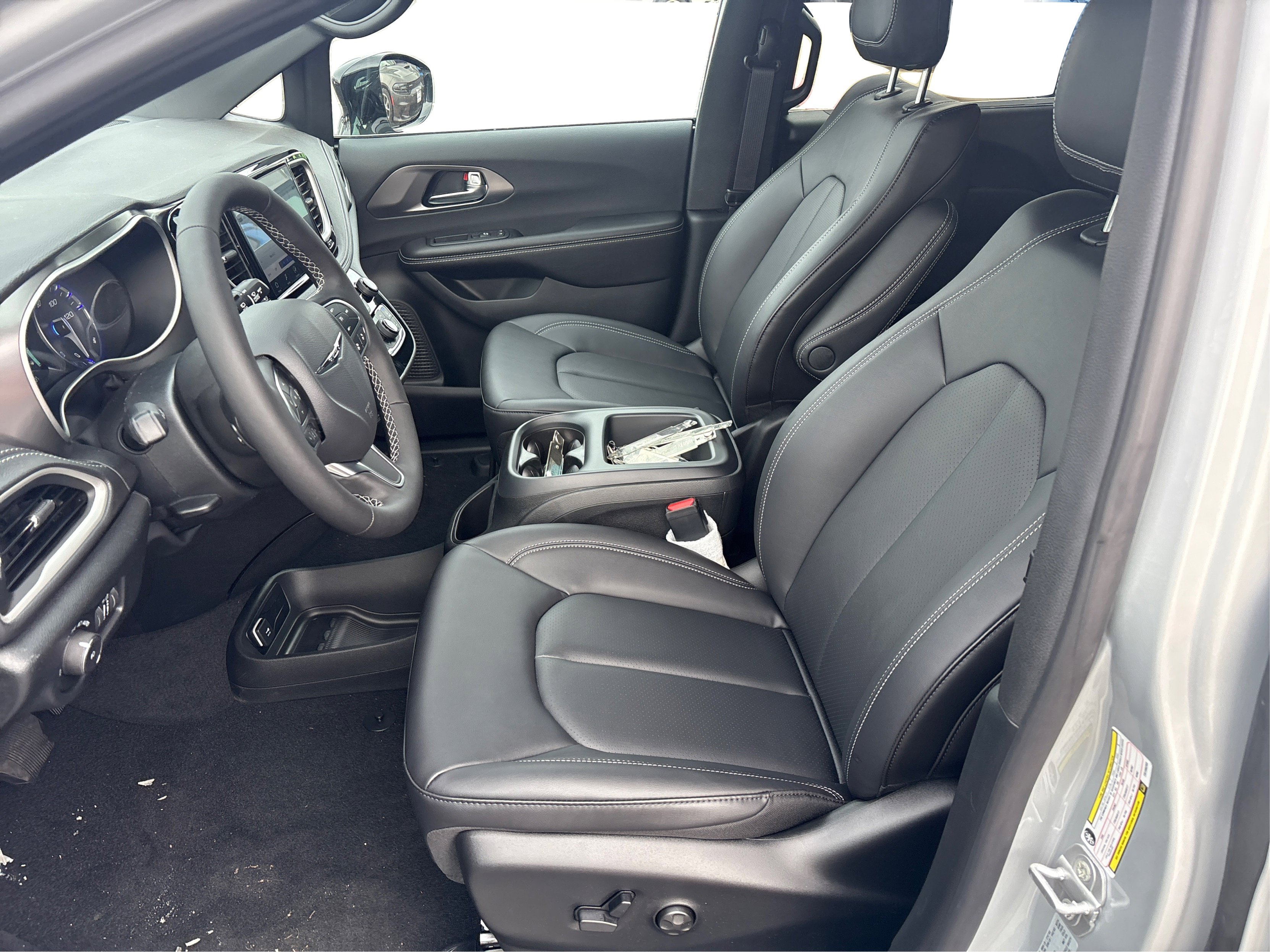 New 2026 Chrysler Pacifica Select image 9