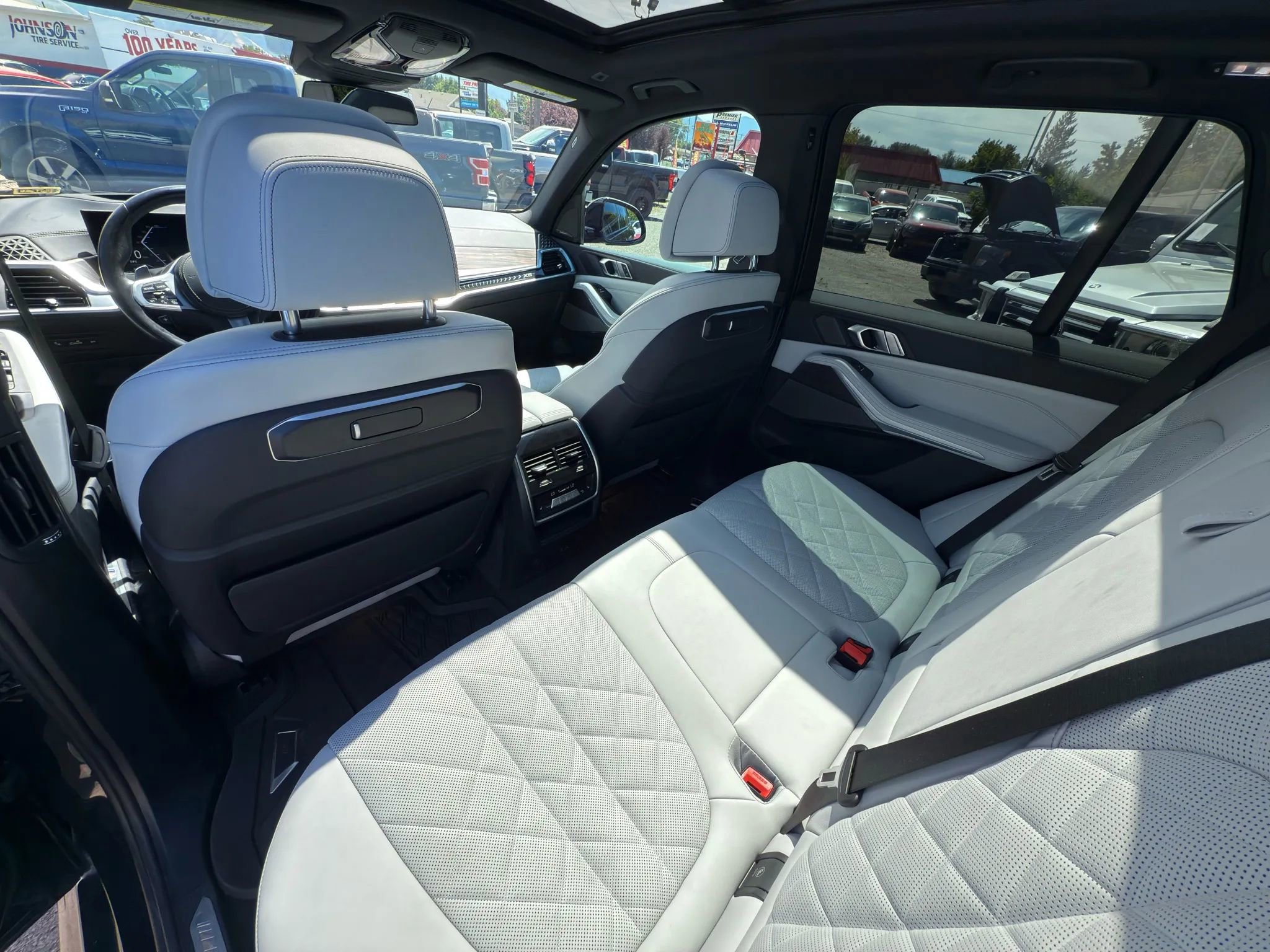 Used 2024 BMW X5 xDrive40i w/ M Sport Package image 21