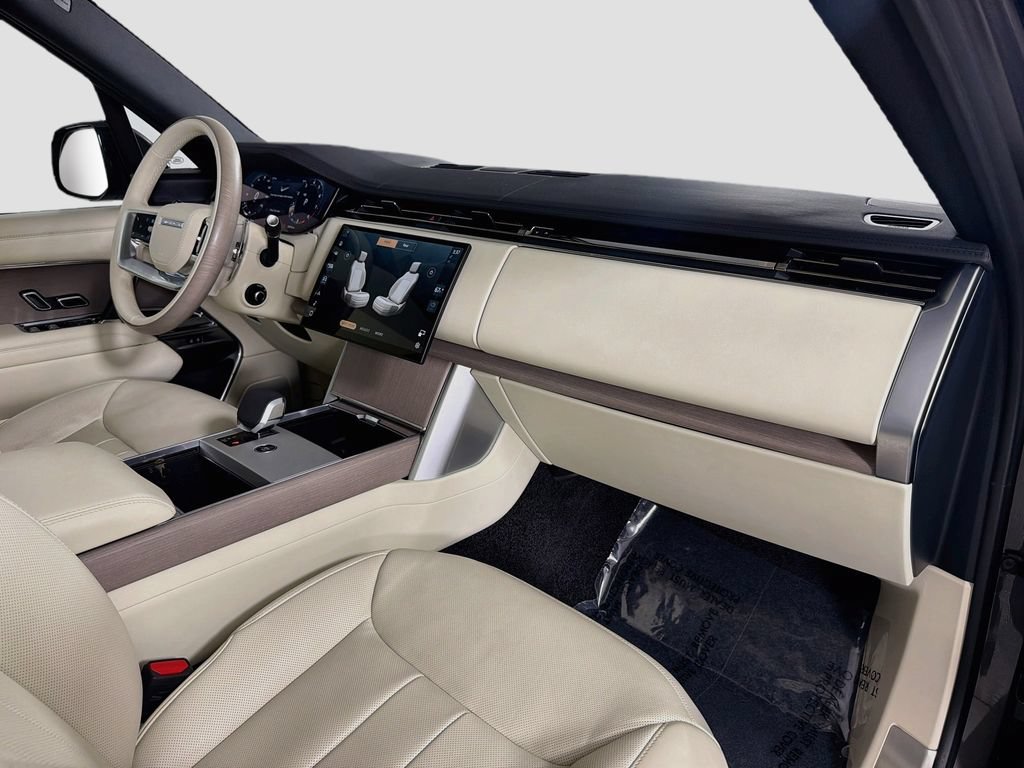 Certified 2025 Land Rover Range Rover SE AWD/4WD image 33