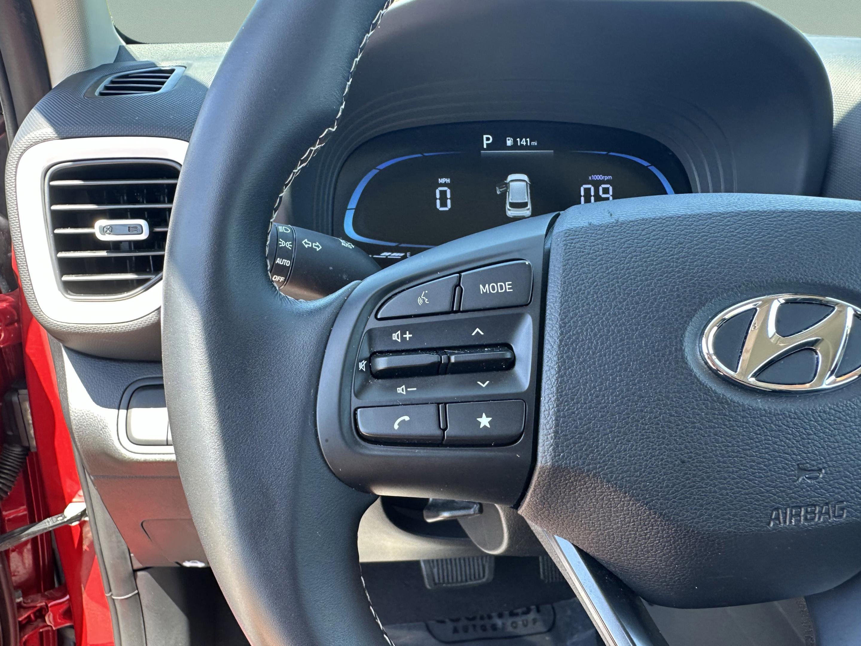 Certified 2024 Hyundai Venue Limited FWD image 31