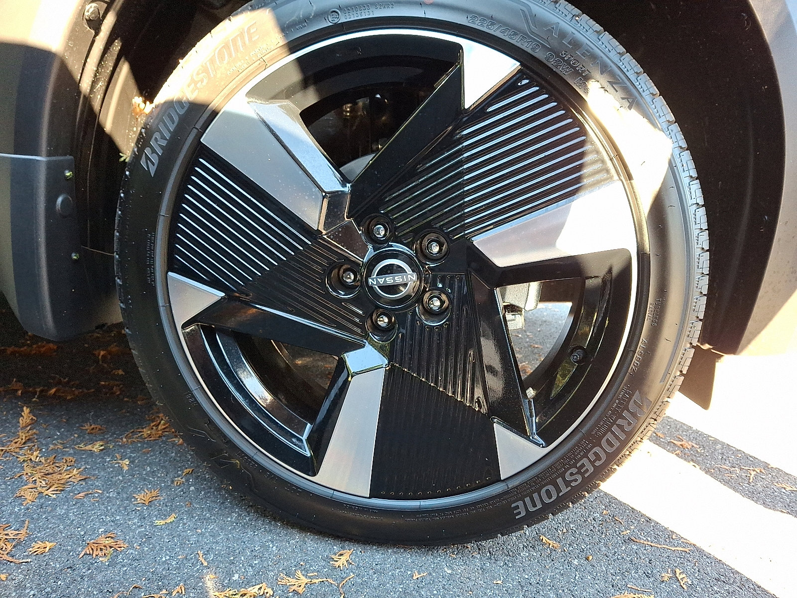 New 2026 Nissan Kicks SR w/ Cold Weather Package image 3