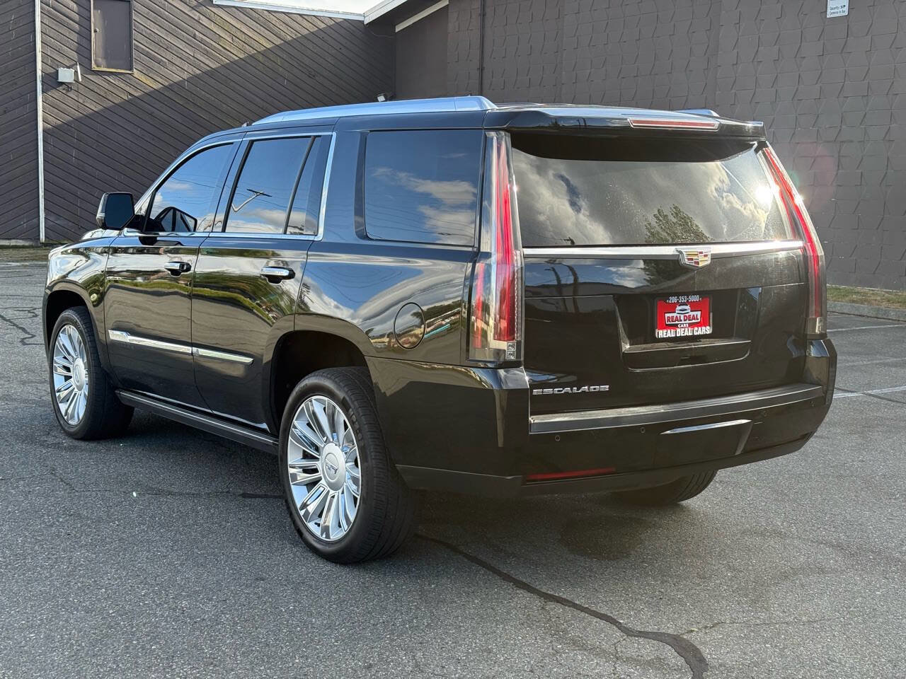 Used 2016 Cadillac Escalade Platinum AWD/4WD image 4