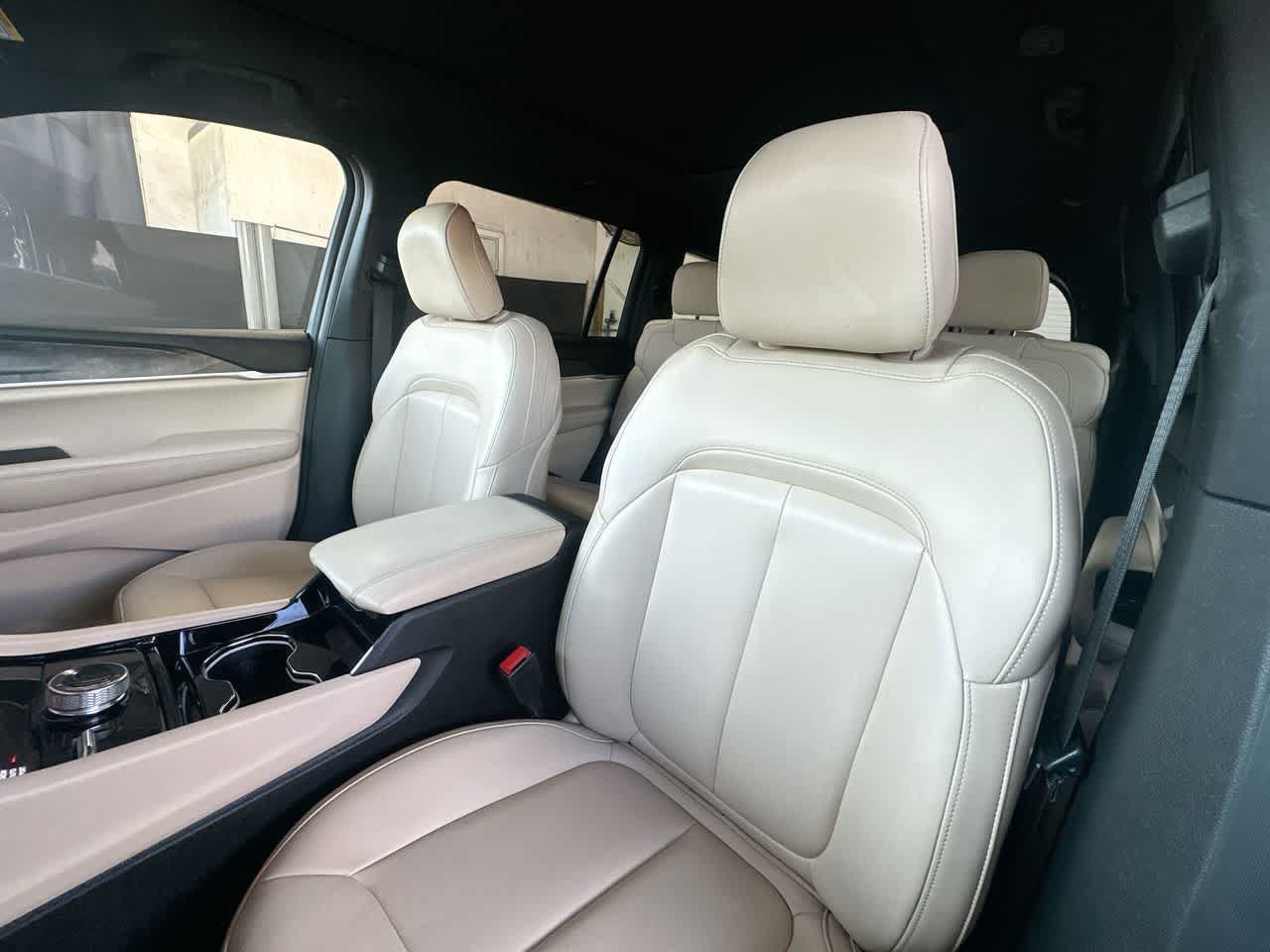 Used 2023 Jeep Grand Cherokee L Limited AWD/4WD image 14
