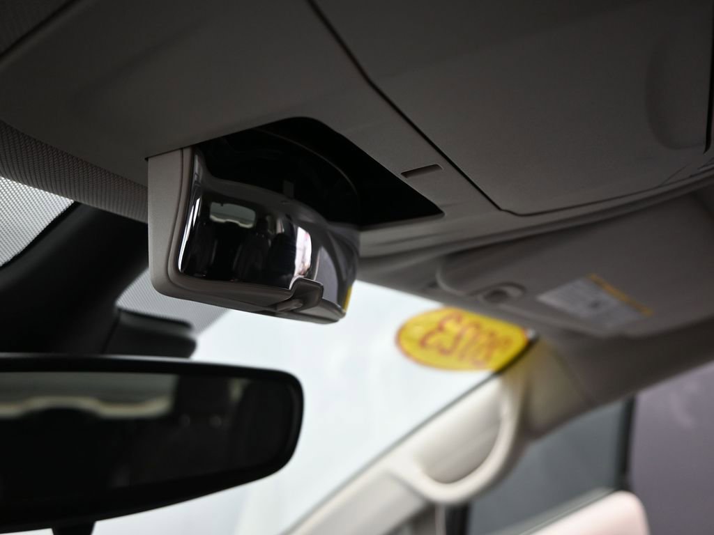 Used 2023 Chrysler Voyager LX image 36