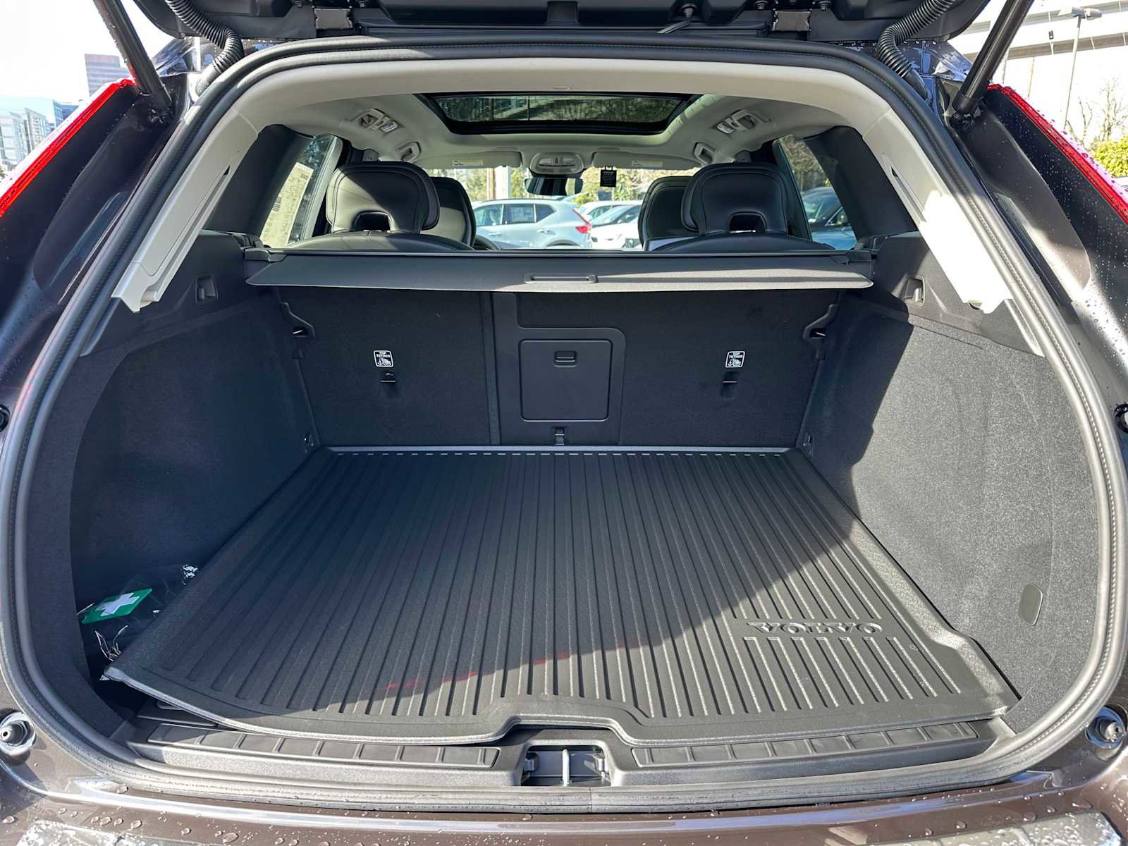 Used 2025 Volvo XC60 B5 Core w/ Protection Package Premier image 14