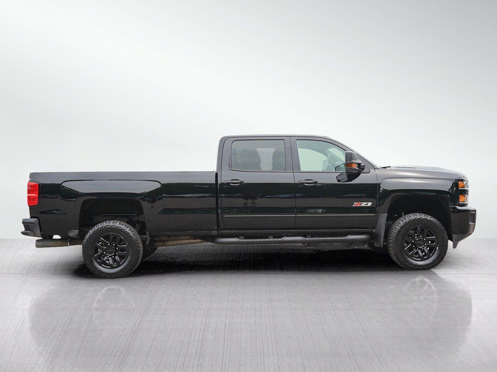 Used 2019 Chevrolet Silverado 2500 LTZ w/ Midnight Edition AWD/4WD image 6
