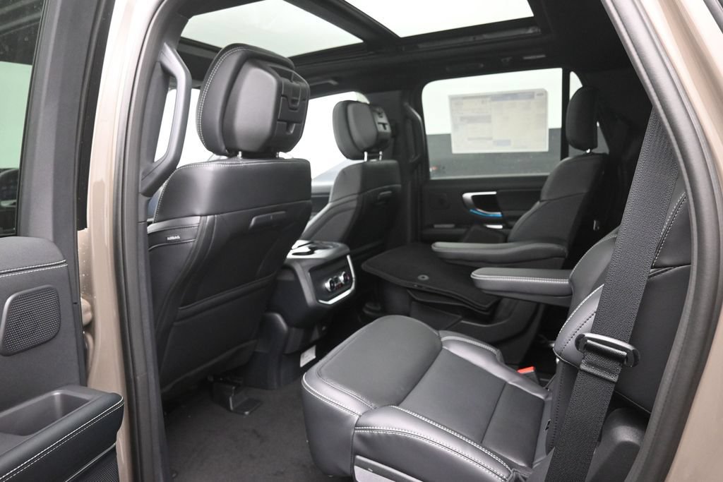 New 2027 Ford Expedition Platinum w/ Stealth Appearance Package RWD image 25