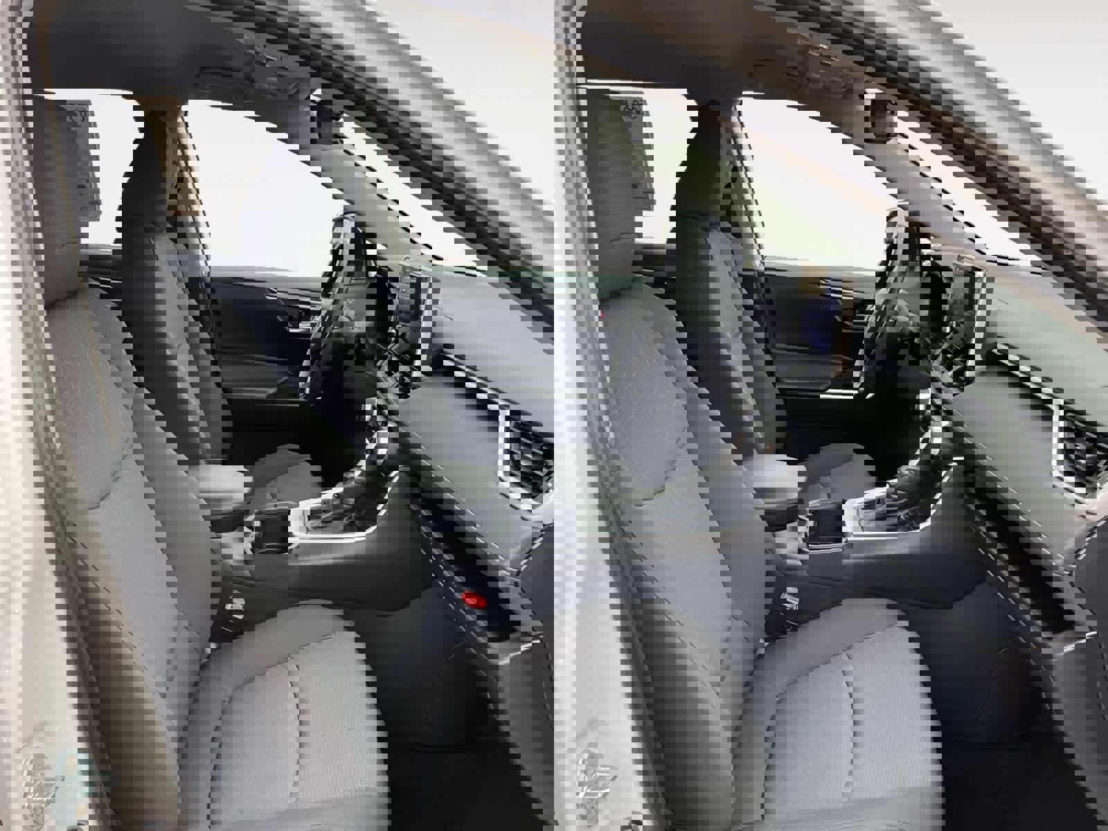 Used 2025 Toyota RAV4 XLE image 16