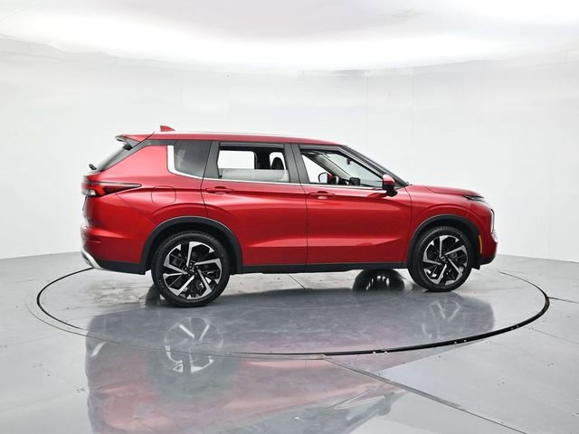 Used 2024 Mitsubishi Outlander SE video 2