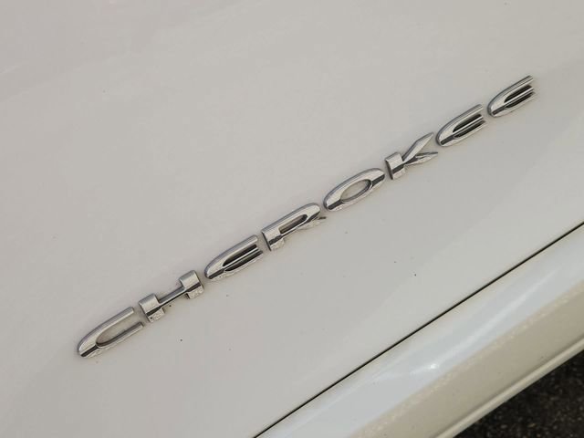 Used 2018 Jeep Cherokee Overland w/ Technology Group image 32