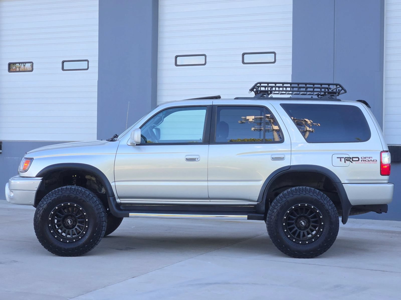 Used 2000 Toyota 4Runner SR5 w/ Upgrade Value Pkg 4 AWD/4WD image 5