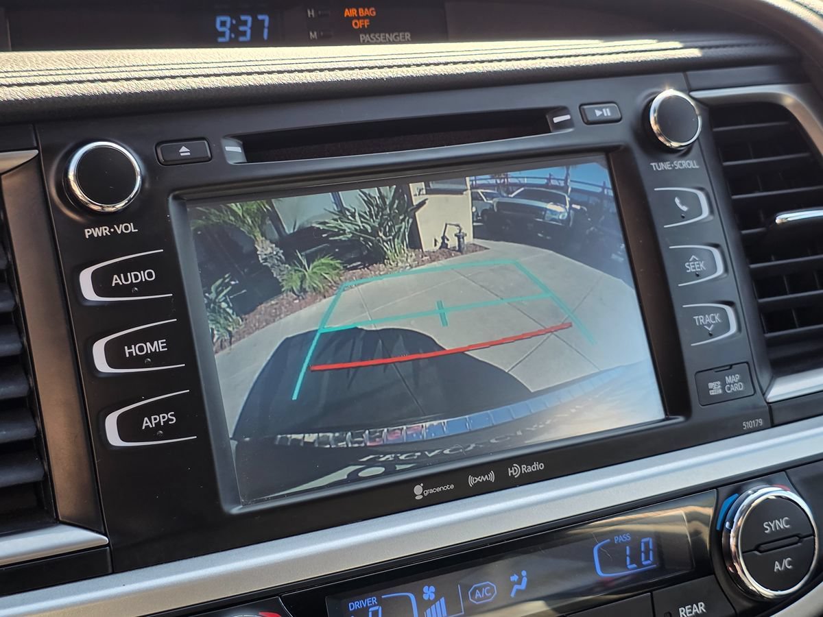Used 2018 Toyota Highlander XLE FWD image 46