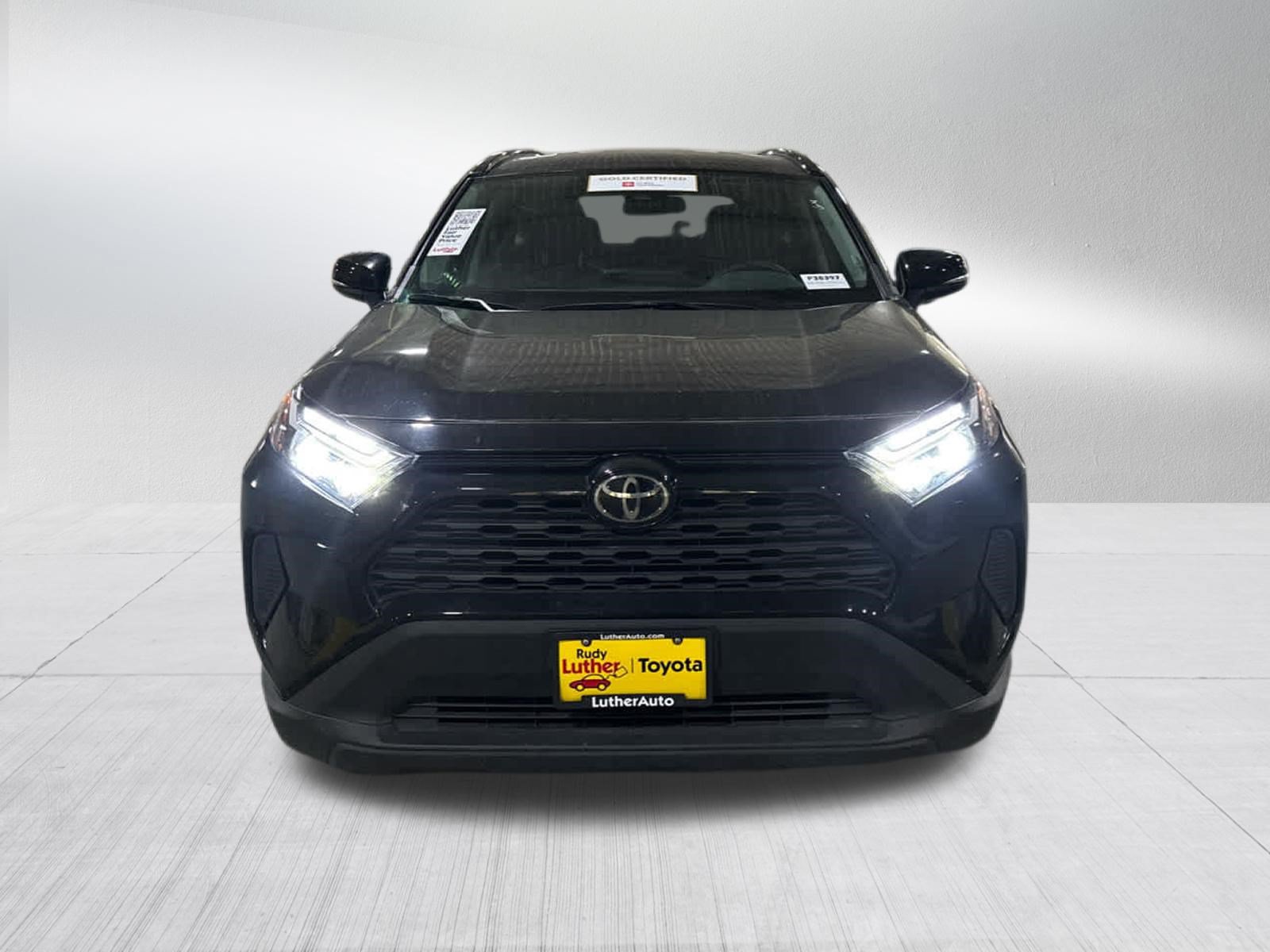 Used 2025 Toyota RAV4 XLE AWD/4WD image 2
