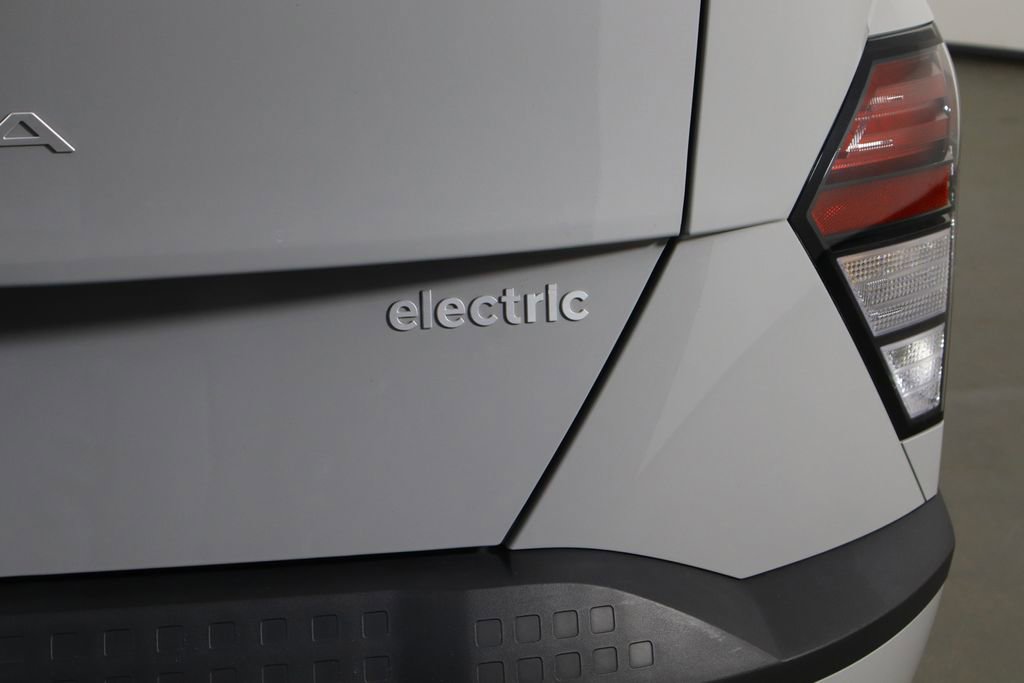 Used 2024 Hyundai Kona SEL FWD image 44